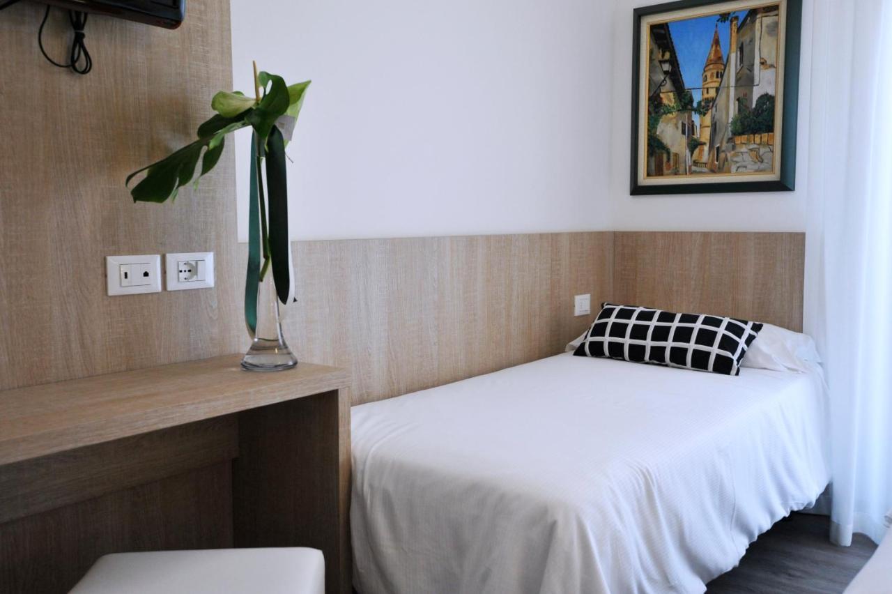 Hotel Etna Caorle Exterior photo