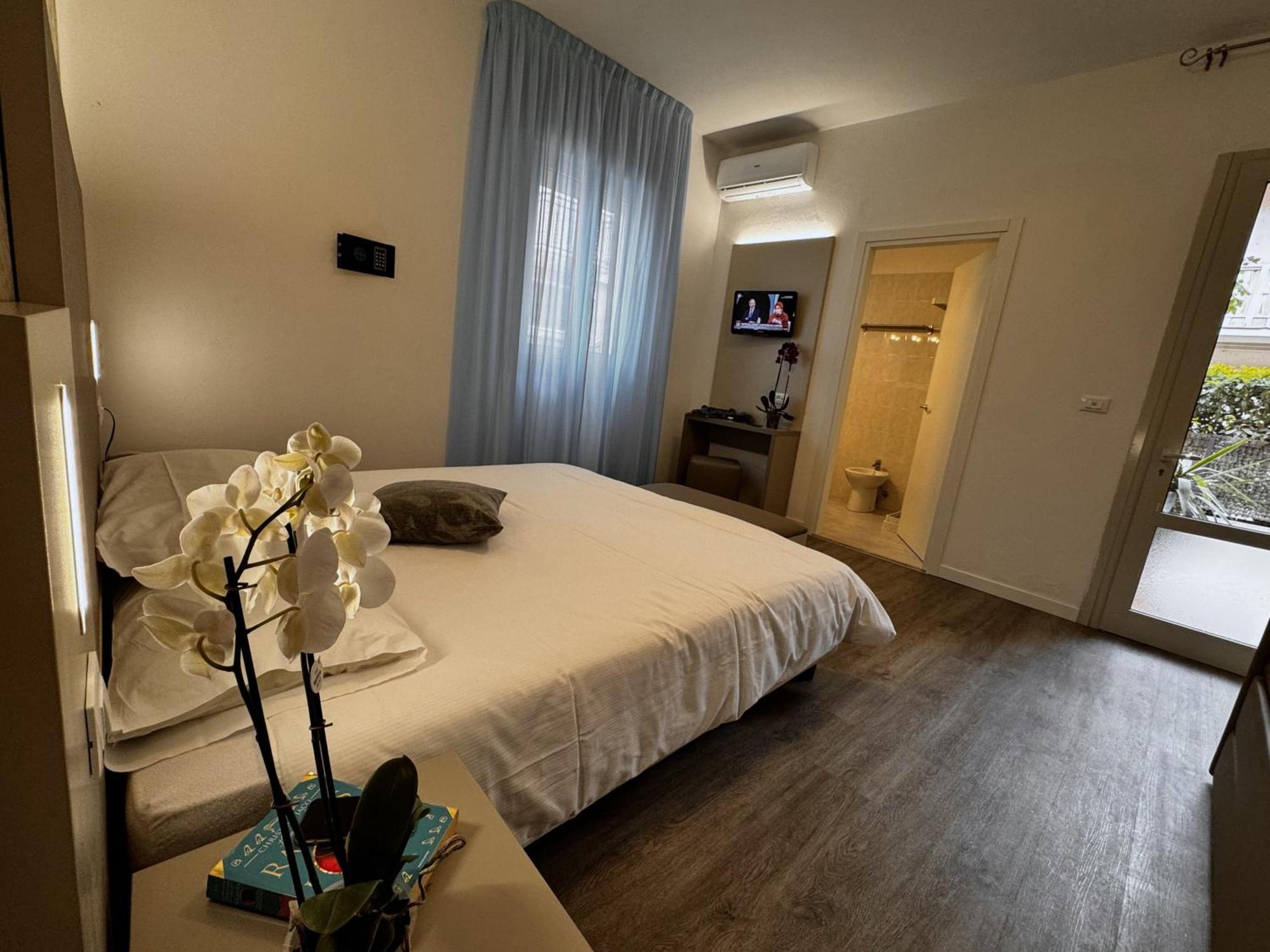 Hotel Etna Caorle Exterior photo