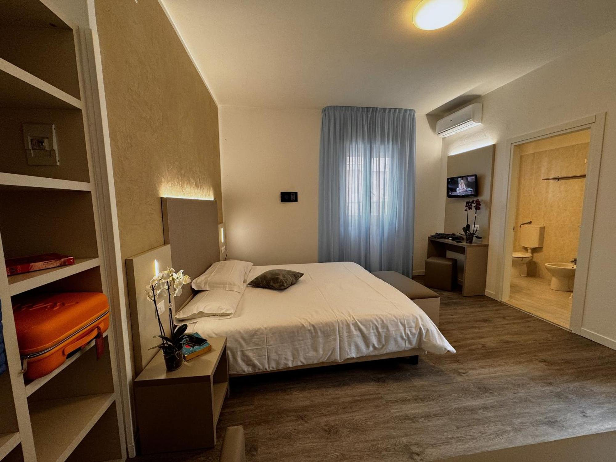 Hotel Etna Caorle Exterior photo