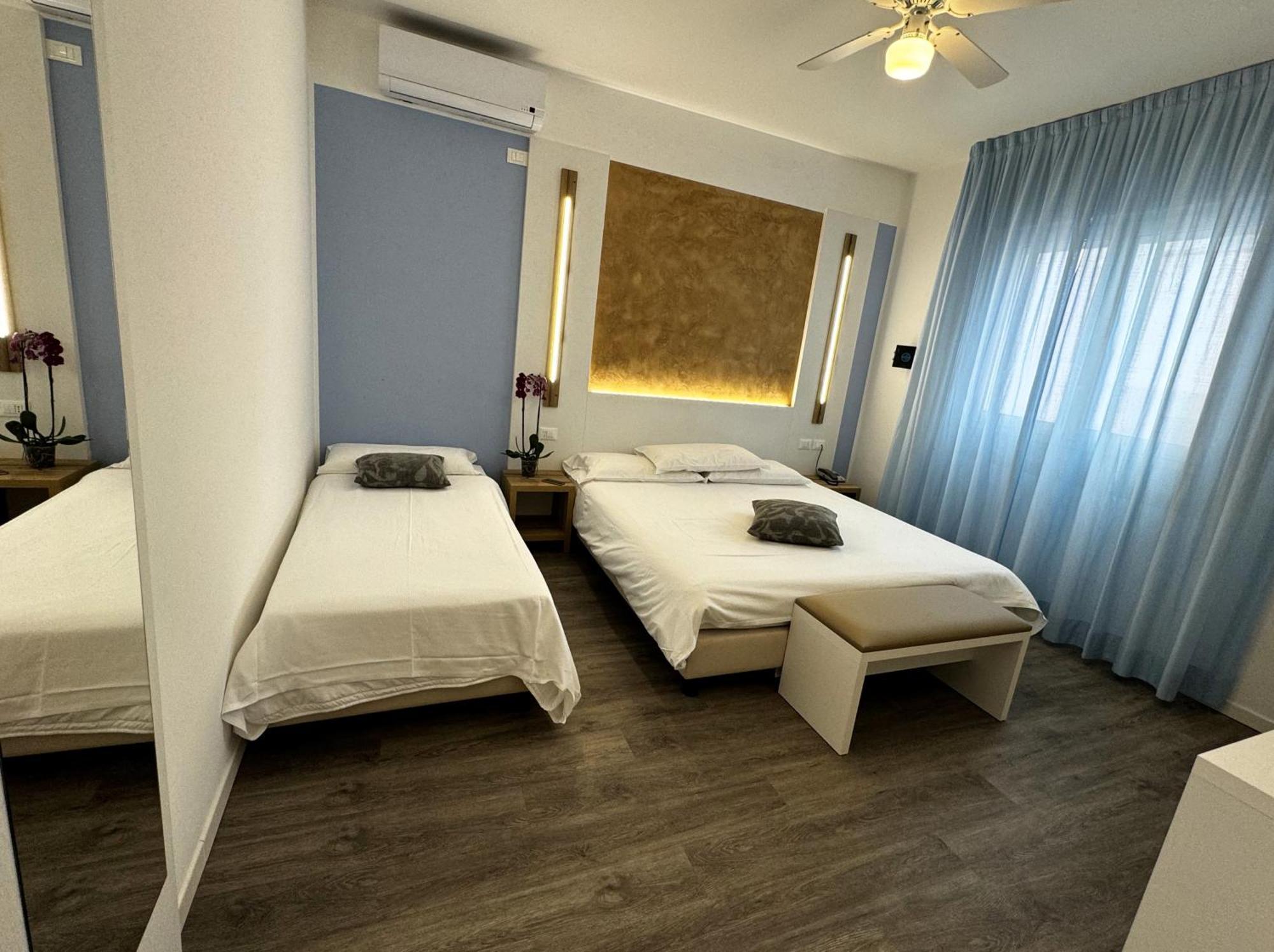 Hotel Etna Caorle Exterior photo