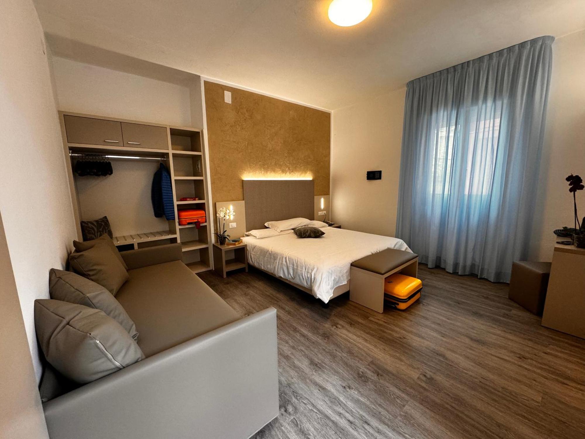 Hotel Etna Caorle Exterior photo