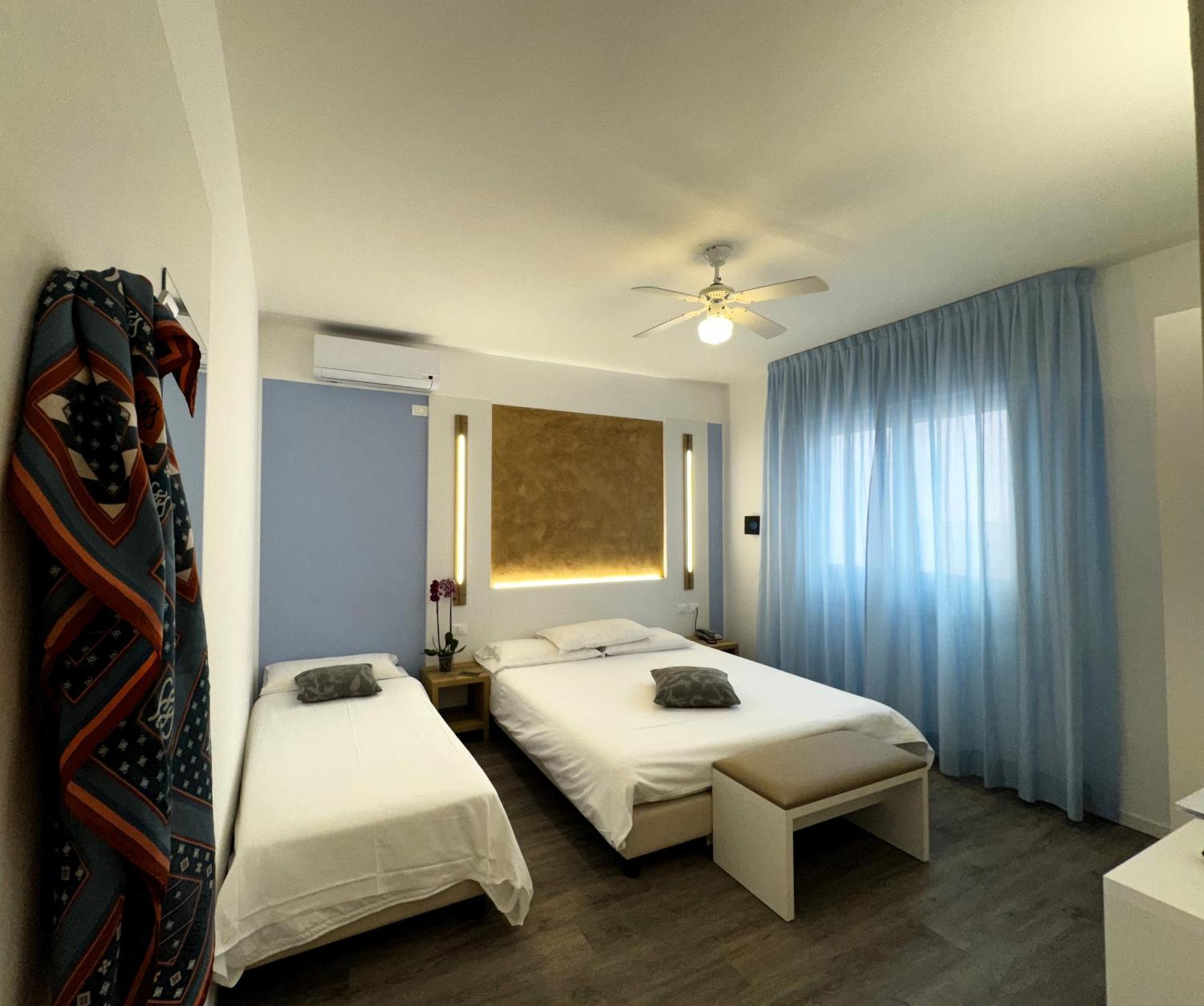 Hotel Etna Caorle Exterior photo