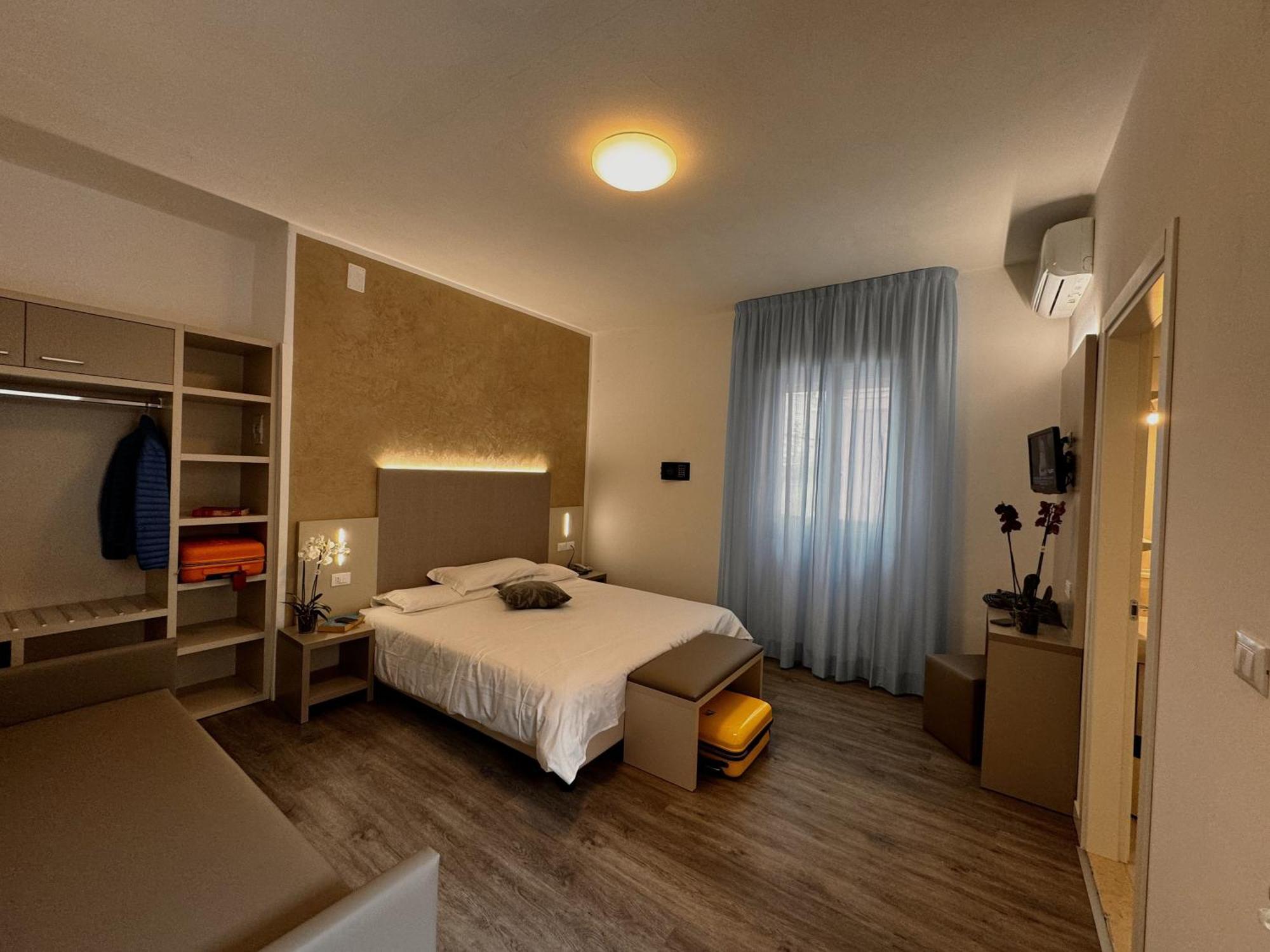 Hotel Etna Caorle Exterior photo