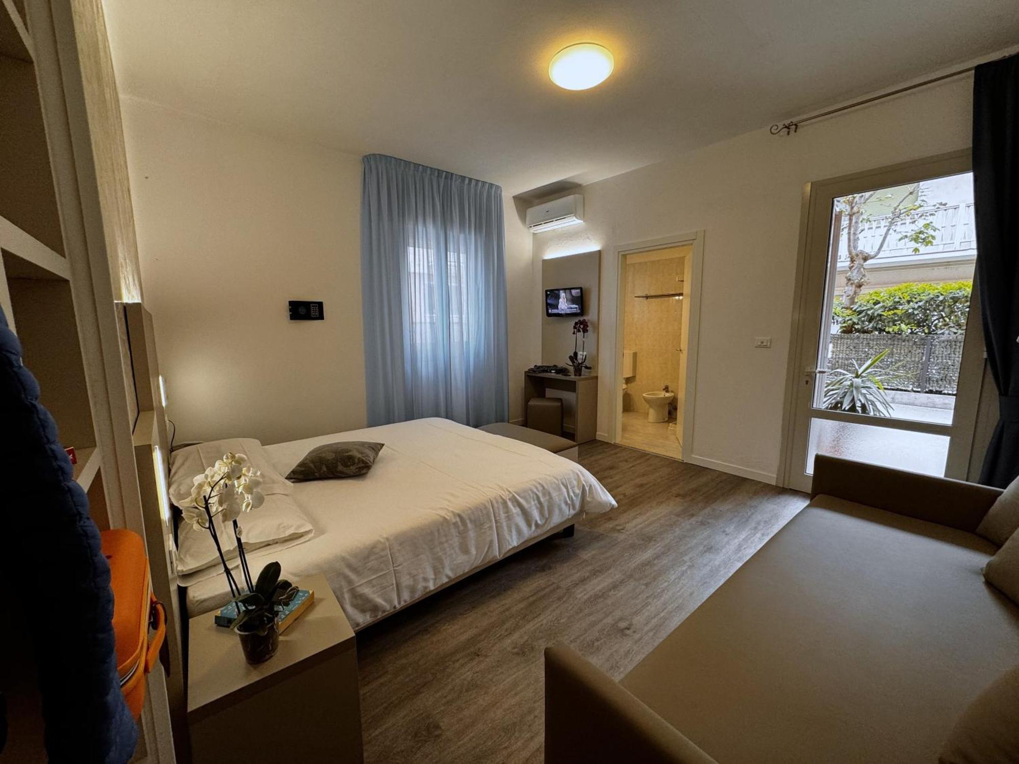 Hotel Etna Caorle Exterior photo