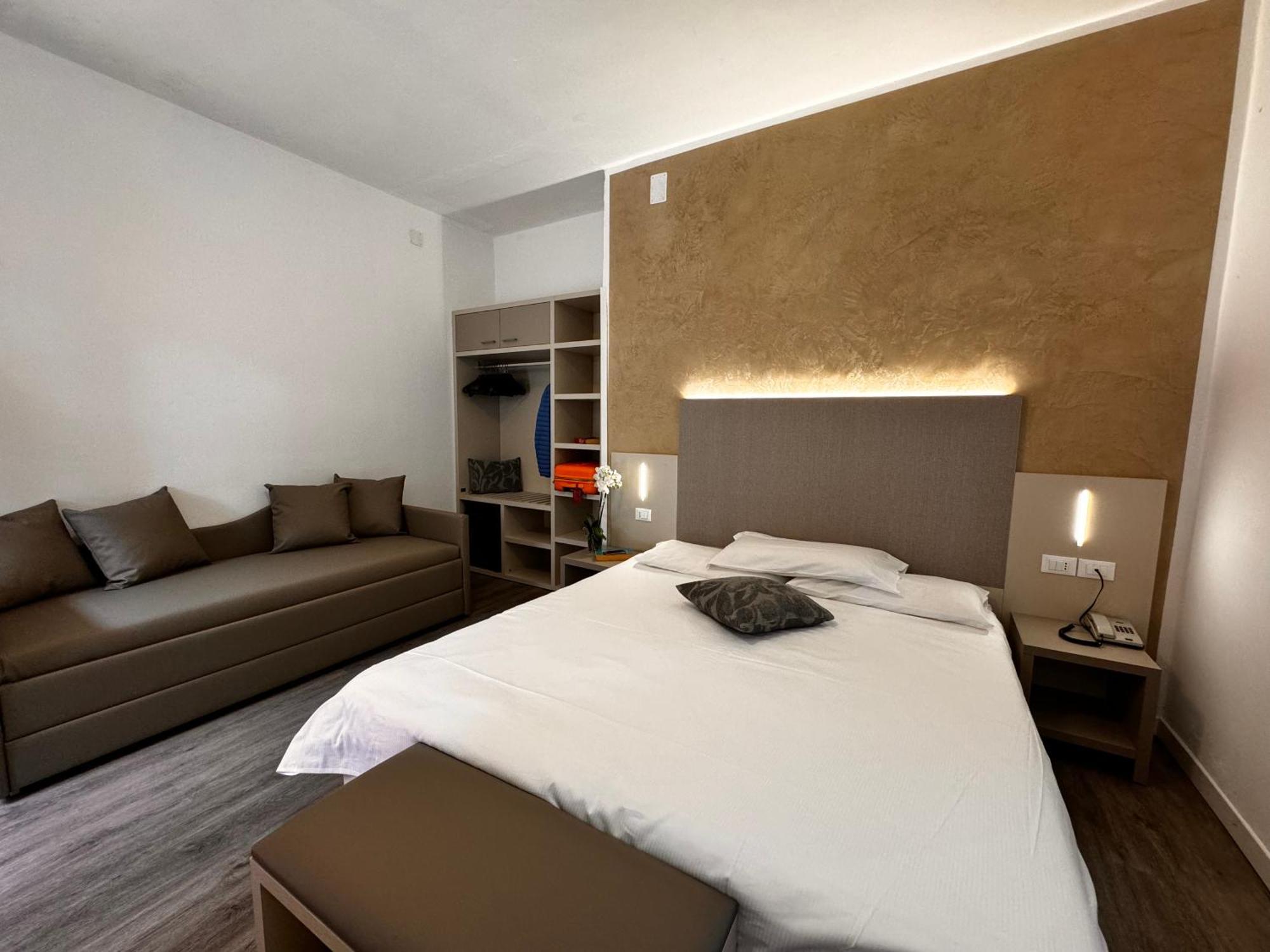 Hotel Etna Caorle Exterior photo