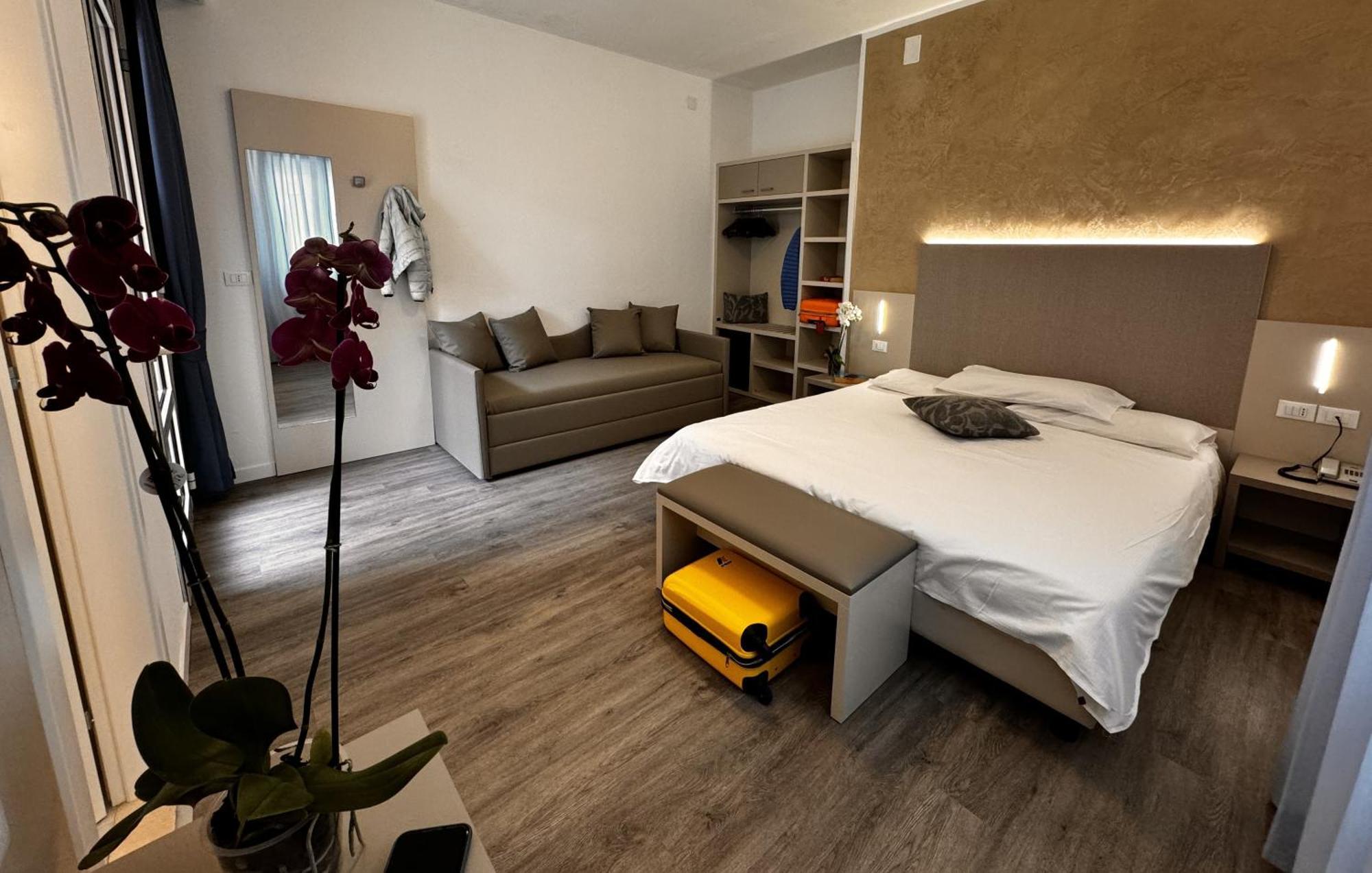 Hotel Etna Caorle Exterior photo