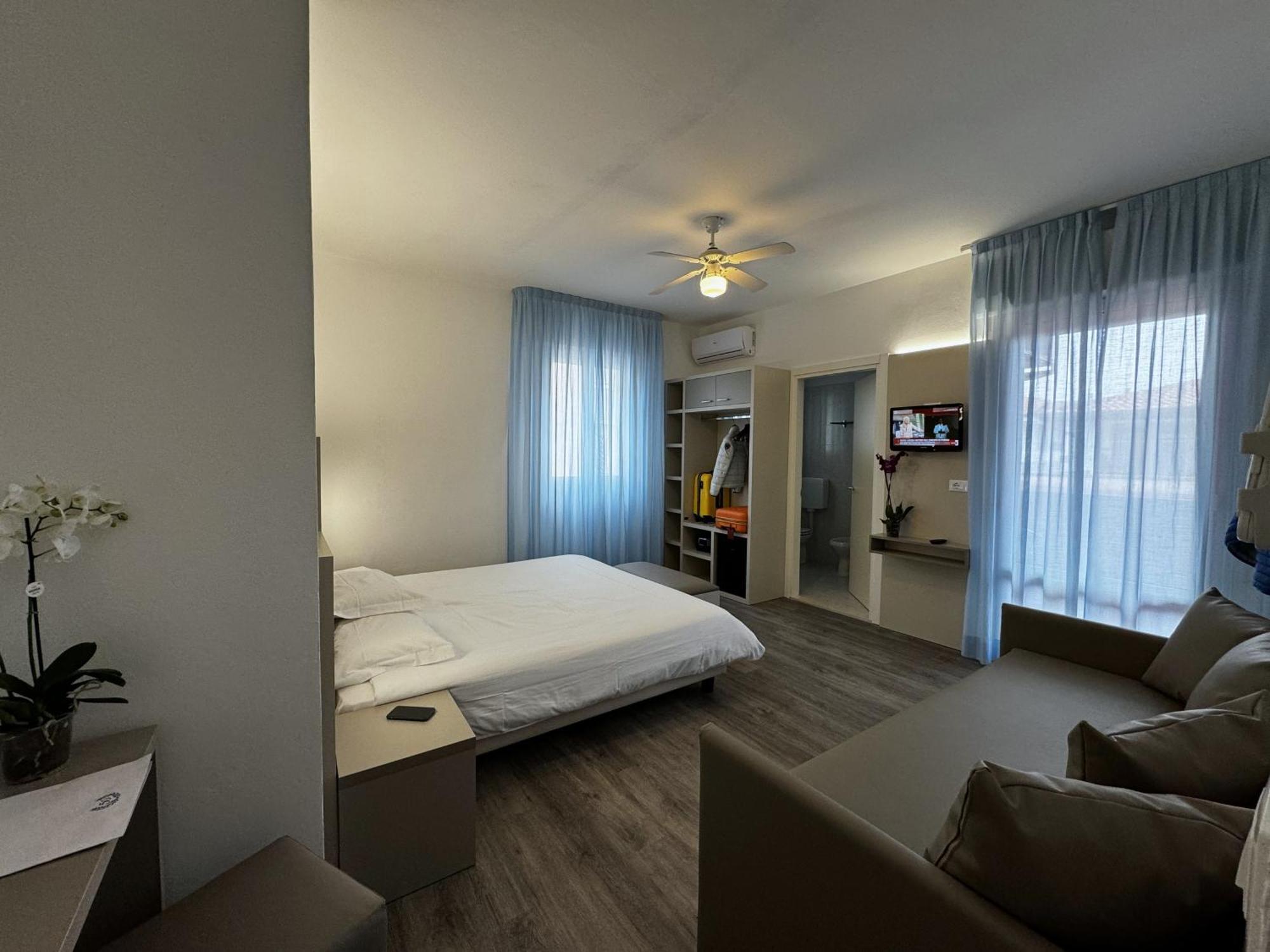 Hotel Etna Caorle Exterior photo