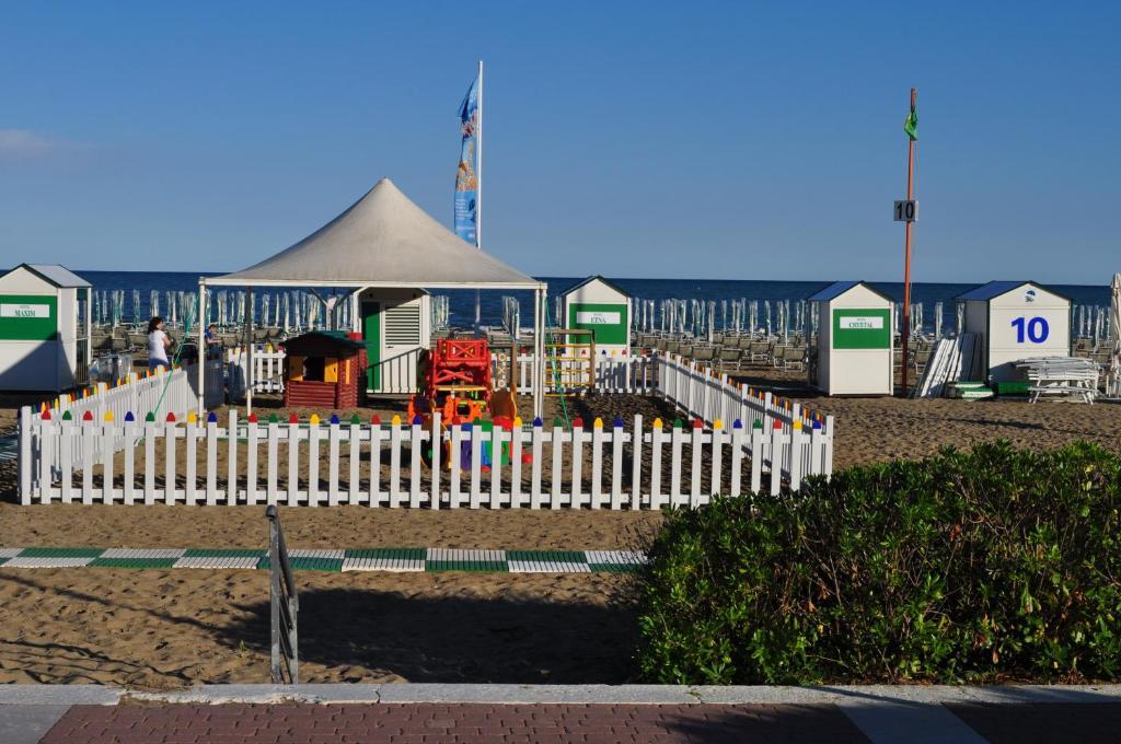 Hotel Etna Caorle Exterior photo